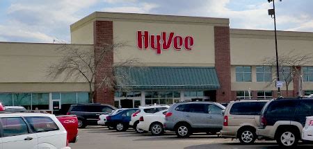 Hyvee waterloo iowa - Waterloo, IA 50703 Opens at 5:30 AM. Hours. Sun 5:30 AM ... Get everything you need in minutes at this Waterloo Hy-Vee Fast & Fresh location. Refill your gas tank and shop a variety of snacks and beverages using your Hy-Vee Fuel Saver + Perks card. Or, explore our selection of incredible fresh meals for breakfast, lunch, or dinner, including Hy ...